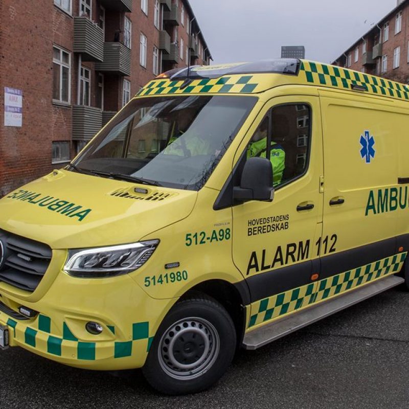 Billedet viser en af Hovedstadens Beredskabs ambulancer