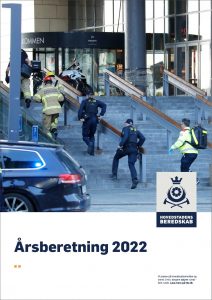 Billede af forsiden af årsberetningen for 2022 - en situation fra indsatsen i Fields